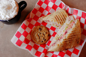 Laci’s Lunchbox offers specialty coffees, smoothies, soups, salads and paninis.