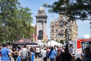 Rising temperatures this weekend did not deter thousands of people from trying local foods at Taste of Syracuse.